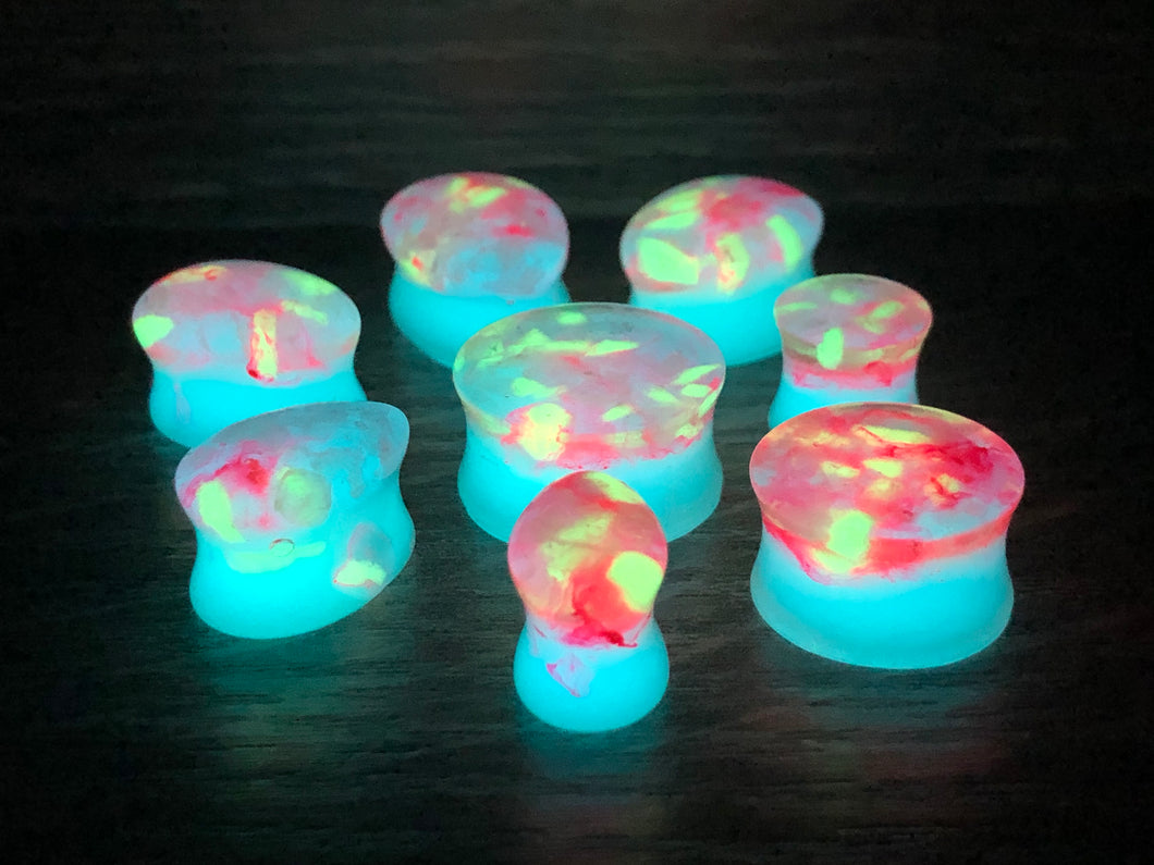 Electric pink - round -plugs