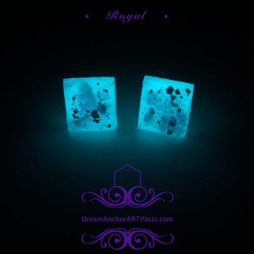 Royal small square stud earrings